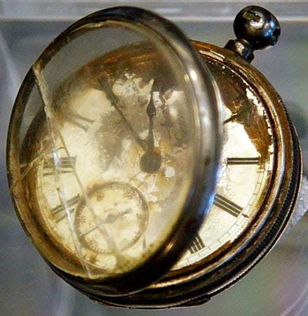In New York soll jetzt bei einer Auktion eine Sammlung mit über 5000 Fundstücken von der "Titanic" verkauft werden. Darunter ist auch die Uhr eines Passagiers der 3. Klasse. Der Wert der Sammlung wird auf 147 Millionen Euro geschätzt.