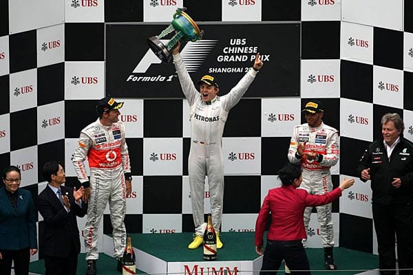 Der erlösende Moment: Nico Rosberg bejubelt seinen ersten Sieg in der Formel 1.