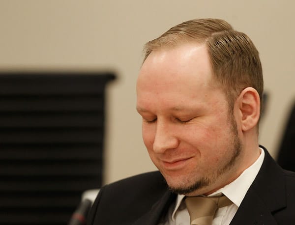 Der Killer mit dem selbstzufriedenen Lächeln. Seit Montag muss sich der norwegische Massenmörder Anders Behring Breivik vor Gericht verantworten.
