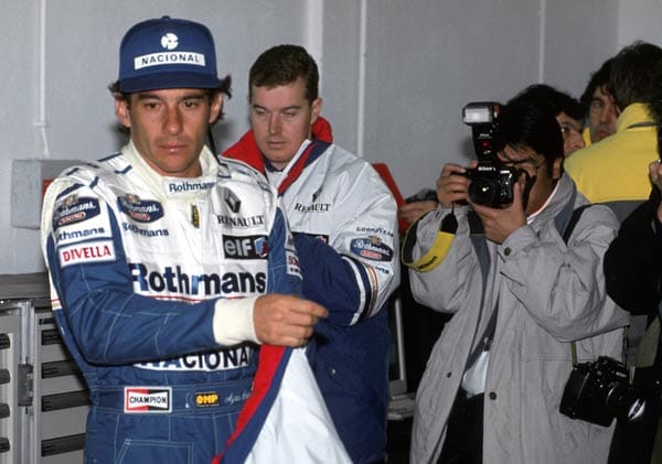 Der dreimalige Formel-1-Weltmeister Ayrton Senna gilt als einer der größten Rennfahrer aller Zeiten. Der Brasilianer verunglückte 1994 in Imola tödlich.