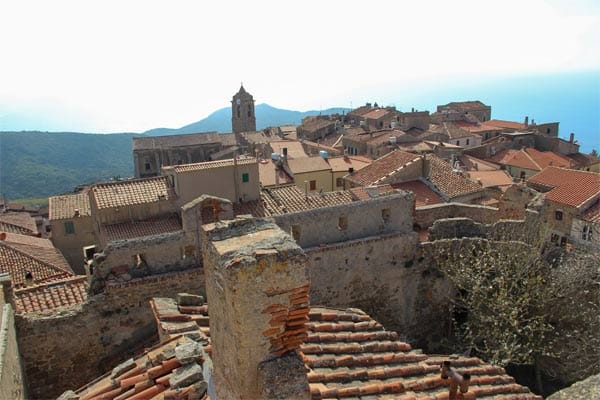 Blick über die Dächer von Giglio Castello.