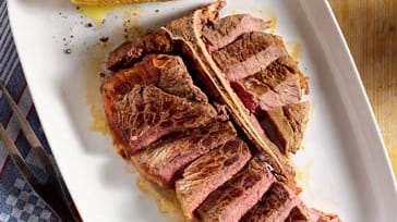 Eine Mahlzeit für echte Männer ist das Porterhousesteak mit Maiskolben. Wie's geht, erfahren Sie bei wanted.de.