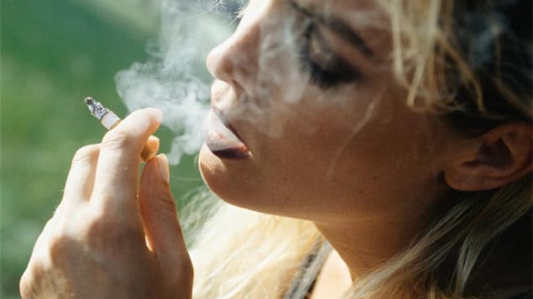 Frauen bekommen schneller eine Raucherlunge als Männer.