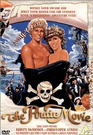 Christopher Atkins zum Dritten: Das Lockenköpfchen hatte in den 80er Jahren offenbar nichts besseres zu tun, als nackt für vollkommen bescheuerte Filme vor den Kameras herumzuturnen und für genauso grässliche Plakate Motiv zu stehen. Das vielleicht bemerkenswerteste Beispiel ist der Rohrkrepierer "The Pirate Movie" (1982),