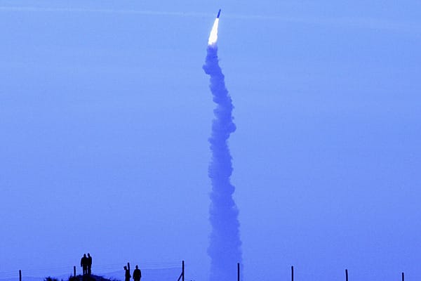 Frankreich folgte mit einem Test 1960. Die zweite mitteleuropäische Atommacht besitzt rund 350 strategische Sprengköpfe. Das Bild zeigt die Rakete M51 bei ihrem ersten Test 2006. Ihre Reichweite wird auf 9000 Kilometer geschätzt.