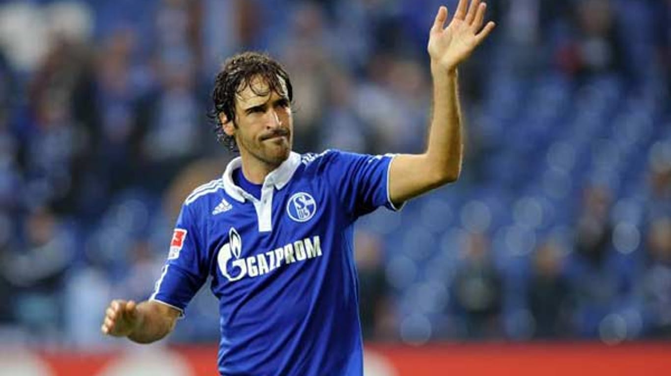 Raul verabschiedet sich am Saisonende von den Fans des FC Schalke 04.