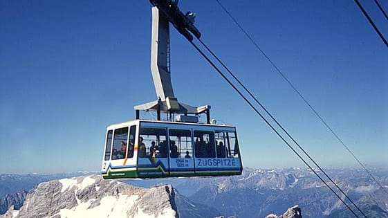 Die alte Eibsee-Seilbahn soll bald ausgedient haben.