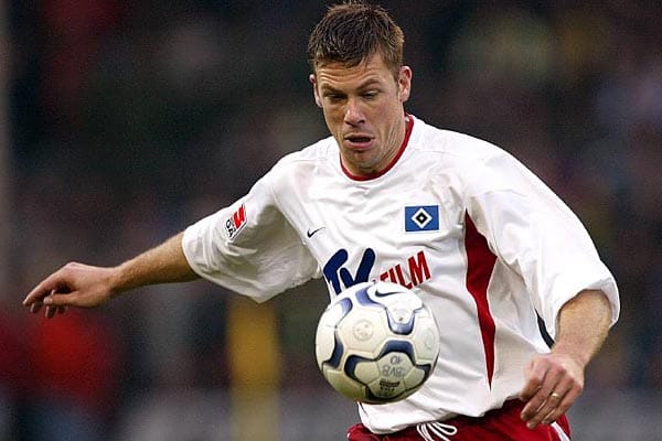 Erik Meijer verpflichten die Rothosen 2001 vom FC Liverpool. Der Angreifer kann zwar auf dem Spielfeld nicht immer überzeugen, hat aber die Sympathien des Publikums genauso wie Hoogma auf seiner Seite.