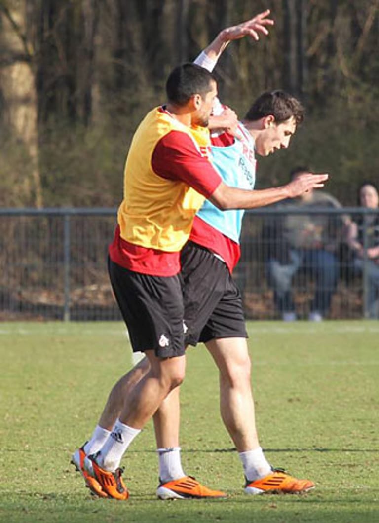 Beim 1. FC Köln kracht es im März 2011. Erst geraten Taner Yalcin (li.) und Mate Jajalo bei einem Trainingsspiel aneinander, anschließend schwingen die beiden Streithähne die Fäuste.
