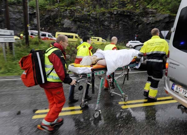 Um seine Attentate durchzustehen, habe er sich emotional total abgekapselt, sagte Breivik nun vor Gericht. "Man muss gefühlsmäßig abgestumpft sein, das muss man trainieren." Um seine Attentate durchzustehen, habe er sich emotional total abgekapselt, sagte Breivik nun vor Gericht. "Man muss gefühlsmäßig abgestumpft sein, das muss man trainieren."