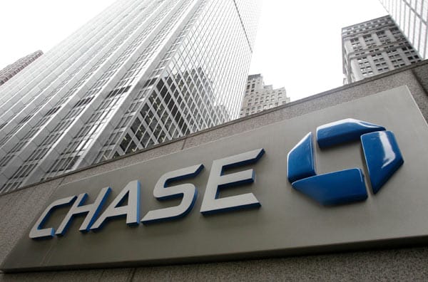 Auf Platz 2 der 2000 größten Unternehmen folgt JP Morgan Chase. Die amerikanische Bank mit Sitz in New York machte einen Umsatz von 110,8 Milliarden und hat einen Marktwert von 170,1 Milliarden Dollar. Ihr Kapital von 2265,8 Milliarden Dollar katapultierte das Institut auf den zweiten Rang.