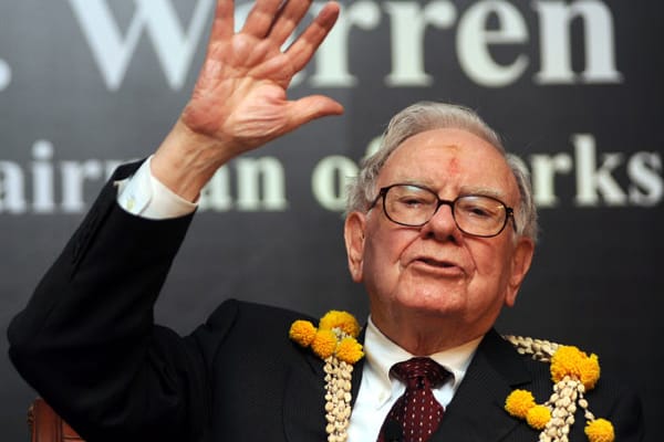 Platz 8: Berkshire Hathaway Inc. ist eine US-amerikanische Beteiligungsgesellschaft deren Vorsitzender der Starinvestor Warren Buffett ist. Das Unternehmen, das in Versicherungen und vielen anderen Bereichen tätig ist, kam auf einen Umsatz von 143,7 Milliarden Dollar. Der Marktwert wurde auf 202,2 Milliarden Dollar beziffert, das Kapital lag bei 392,6 Milliarden Dollar.