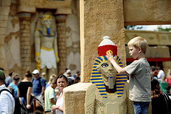 Im Adventure Land wartet ein nachgebauter ägyptischer Tempel auf die Besucher. Er lädt zu einer Schatzjagd für die Familie ein.