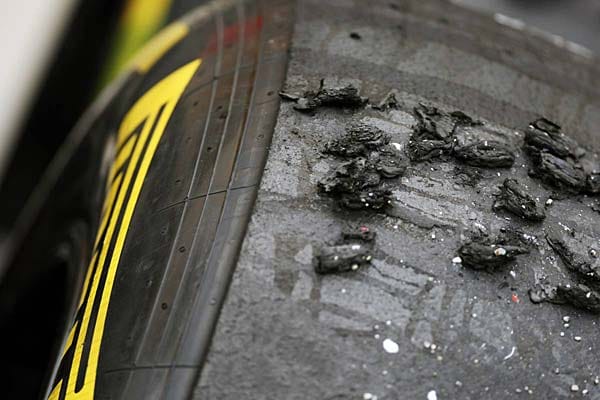 So sieht ein weicher Pirelli-Reifen nach ein paar Runden auf dem Kurs in Bahrain aus.