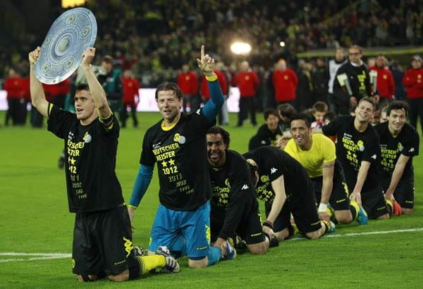 2012 legt der BVB eine historische Serie von 26. Spielen in Folge ohne Niederlage hin. Am 32. Spieltag wird sie gekrönt von der vorzeitigen Titelverteidigung und dem achten Meistertitel in der Vereinsgeschichte.