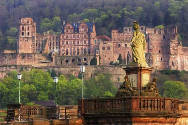 Auf Platz eins der Top Sehenswürdigkeiten steht das Schloss Heidelberg. Es zählt zu den berühmtesten Ruinen Deutschlands.
