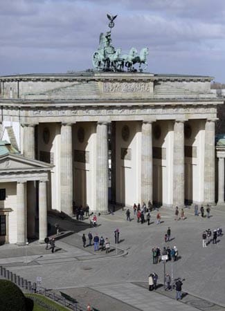 Auf Platz vier befindet sich das in Berlin stehende Brandenburger Tor, welches das bekannteste Wahrzeichen der Stadt ist.