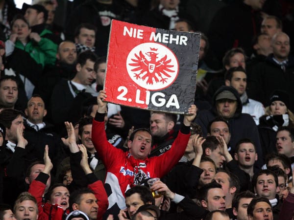 Die mitgereisten Frankfurter Fans sind voller Vorfreude auf die erste Liga.