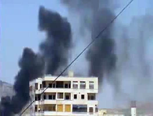.... und eröffnen wenige Stunden später wieder das Feuer - wie hier in der Stadt Hama. Mitte April starben bei erneuten Kämpfen landesweit wieder bis zu 80 Menschen, darunter viele Zivilisten.
