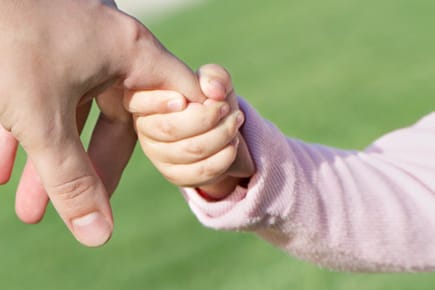 Adoption: Für manche Paare lässt sich der Kinderwunsch nur durch Adoption erfüllen.