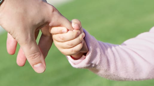 Adoption: Für manche Paare lässt sich der Kinderwunsch nur durch Adoption erfüllen.