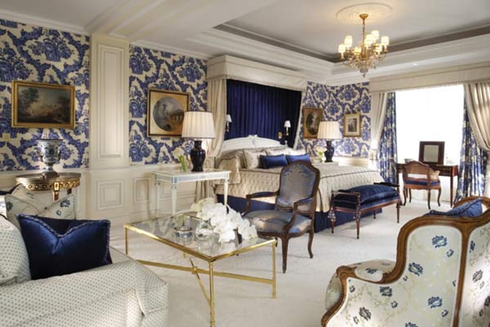 Die Presidential Suite im "Four Seasons George V" in Paris ist im Stile eines eleganten französischen Hotels gehalten.