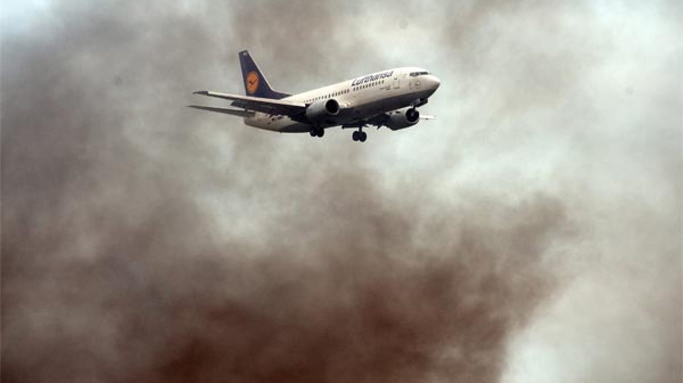 Großbrand legt Flughafen lahm