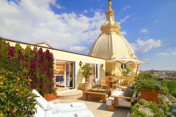 Ein Highlight der Villa ist die riesige Außenterrasse. Die Nacht in der Suite kostet etwas mehr als 20.000 Euro.