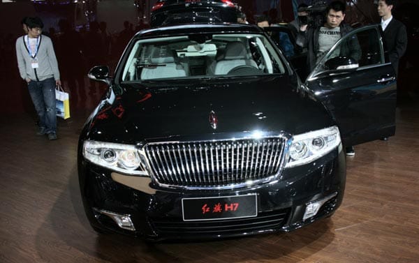 Der Hongqi H7 ist einer der Stars auf der Peking Motor Show. Chinas Politgrößen sollen nach dem Willen des Herstellers nicht mehr in gestreckten Audis oder BMWs durchs Land cruisen sondern im H7.