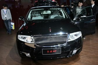 Der Hongqi H7 ist einer der Stars auf der Peking Motor Show. Chinas Politgrößen sollen nach dem Willen des Herstellers nicht mehr in gestreckten Audis oder BMWs durchs Land cruisen sondern im H7.