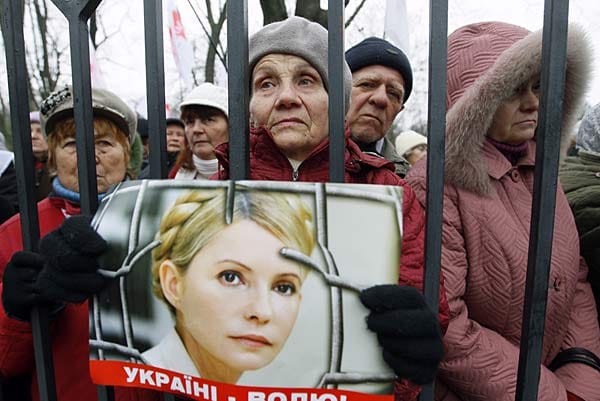 Während der Fußball-EM 2012 sitzt Timoschenko noch immer hinter Gittern. Viele Politiker bleiben den Spielen deshalb aus Protest fern.