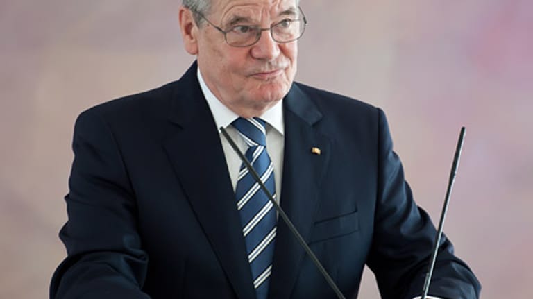Wie sollen deutsche Politiker angesichts der Vorkommnisse mit der Ukraine umgehen? In dieser Frage bezog Bundespräsident Joachim Gauck nun Position: Er lehnte eine Einladung zu einem Treffen mit anderen europäischen Staatsoberhäuptern in Jalta ab.