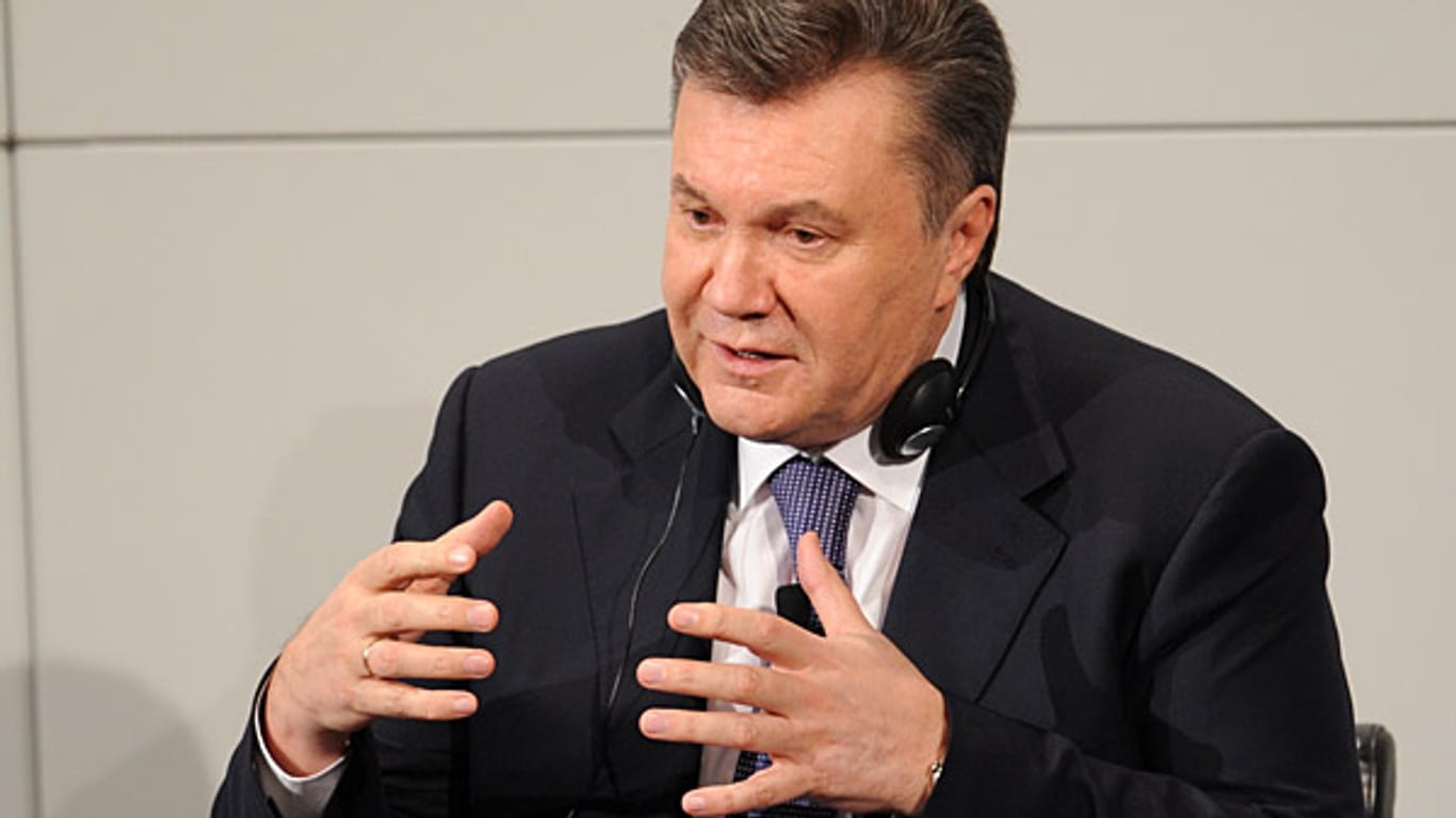 Für Timoschenkos Gegenspieler, Präsident Viktor Janukowitsch, sind die Anschläge "eine weitere Herausforderung für uns, für das gesamte Volk".