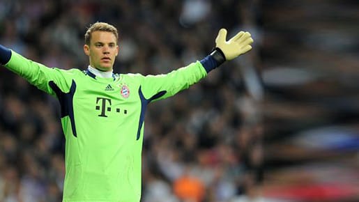 Manuel Neuer scheint nach seinen parierten Elfmetern von Madrid endgültig bei den Bayern-Fans angekommen zu sein. Manuel Neuer scheint nach seinen parierten Elfmetern von Madrid endgültig bei den Bayern-Fans angekommen zu sein.