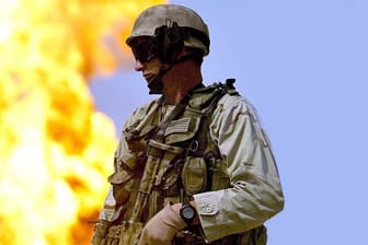 US-Soldat vor einer brennenden Ölquelle im Irak: Bereits heute gibt es Kriege um das Öl.