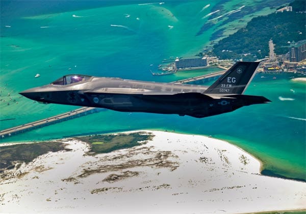Die US-Luftwaffe will 2000 der Superjets kaufen. Auch Großbritannien und Japan sind interessiert.