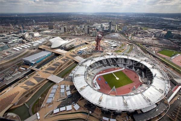 Während der Olympischen Spiele ist London und Umgebung in drei Zonen eingeteilt. Das Herz der Olympischen Zone, auch Olympischer Park genannt, bildet das Olympiastadion. Hier finden Eröffnungs- und Abschlussfeier sowie die Wettbewerbe der Leichtathletik statt.