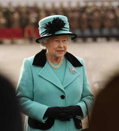 Die britische Königin Elisabth II. kommt trotz eines Vermögens von 310 Millionen Pfund nicht unter die Top-Reichen der Insel. Sie belegt Platz 262. Doch genügend Geld für ausgefallene Kostüme bleibt allemal