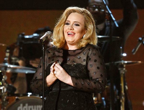 Sie ist jung, berühmt und auch reich: Adele ist die reichste junge Musikerin in Großbritannien. Ihr Vermögen wird laut "Spiegel Online" auf 20 Millionen Pfund taxiert. International berühmt wurde die 24 jährige durch das Album 21, das mit fast 21 Millionen verkauften Exemplaren zu den erfolgreichsten Alben aller Zeiten gehört.