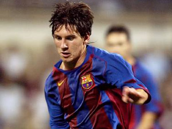 In seinem ersten Spiel für Barcas Jugend schießt er fünf Tore und erzielt in 30 Spielen 35 Treffer. Seit der Saison 2004/05 steht er im Aufgebot der ersten Mannschaft des FC Barcelona. Zur gewonnenen Meisterschaft Barcas steuert Messi im Mai 2005 gegen Albacete Balompié als bis dato jüngster Ligatorschütze in der Vereinsgeschichte des FC Barcelona einen Treffer bei (mittlerweile hält Bojan Krkić diesen Rekord). Insgesamt kommt er in seiner ersten Saison in der Primera Division auf sieben Einsätze.