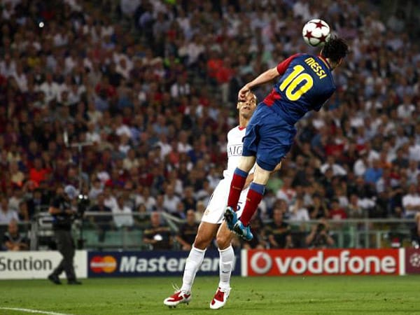Im März 2009 lehnt Messi ein Angebot von Manchester City mit einer Ablösesumme von 112,5 Millionen Euro ab. Ein verbessertes Angebot von ManCity mit einer Ablöse von 150 Millionen Euro und einem Netto-Jahresgehalt von über 12 Millionen Euro lehnt er ebenfalls ab. Im Mai 2009 gewinnt er mit Barca das CL-Finale gegen ManUnited und trifft per Kopf zum 2:0-Endstand. Mit neun Toren wird er zudem Torschützenkönig in der Königsklasse. Barca feiert das erste Triple (Meister, Copa del Rey) der Vereinsgeschichte.
