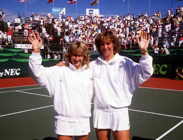In Deutschland steht Kohde-Kilsch gleichwohl stets im Schatten von Steffi Graf. Gemeinsam gewinnen sie bei den Olympischen Spielen 1988 in Seoul die Bronzemedaille im Doppel