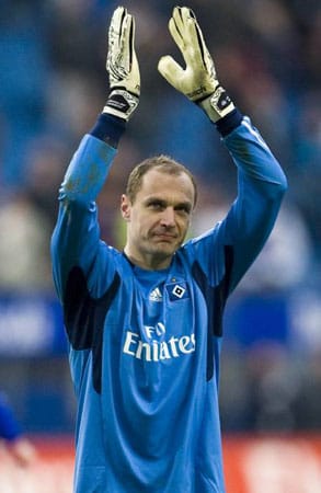 Jaroslav Drobny soll beim Hamburger SV den Weg frei machen für Ex-Nationaltorwart René Adler. Die HSV-Bosse wollen den Tschechen unbedingt loswerden - und würden dem FC Bayern mit Sicherheit bei der Ablöse entgegenkommen .