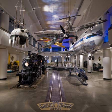 Museum of Science and Industry in Chicago. Ganze 30 Züge kreuzen über das Gelände.