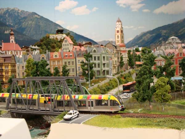 Wer in Südtirol ist, kann die Eisenbahnwelt besuchen. Sie die größte digitale Modelleisenbahnanlage Italiens.