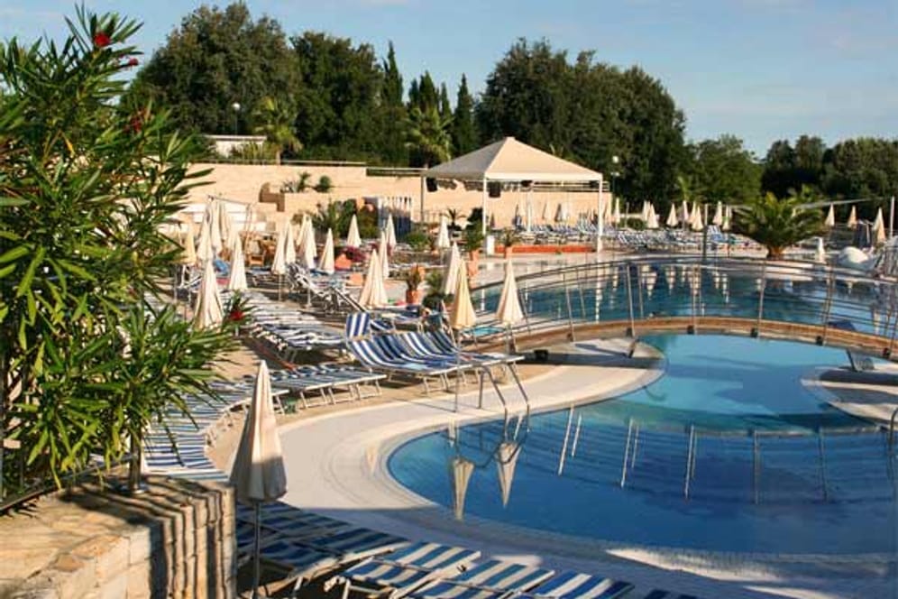 Im "Valamar Club Tamaris Hotel" in Istrien, Kroatien, erleben Urlauber eine Mischung aus Unterhaltung und Entspannung für Groß und Klein.