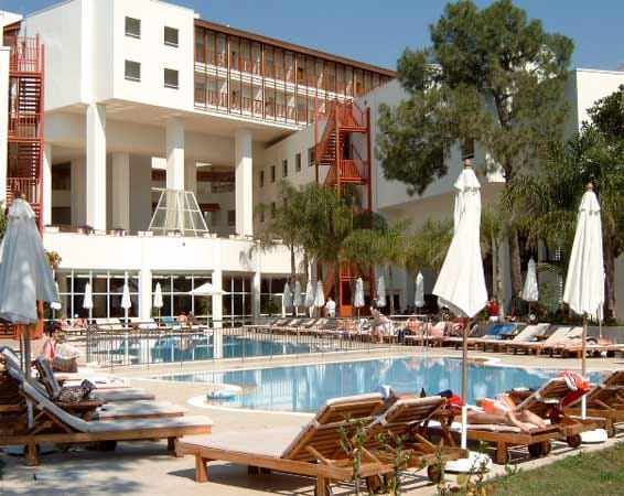 Das "Hotel Club Magic Life Kemer Imperial" in Göynük in der Türkei: In herrlich ruhiger Lage, direkt am Fuße des Taurusgebirges, bietet dieser Club ein einmaliges Angebot an Sport und Erholung.