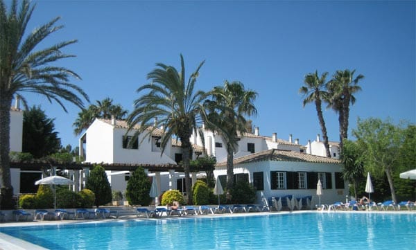 Für Familien ist das "Hotel Grupotel Club Menorca" ein wahres Paradies. Kinder werden im "Solino" Kinderclub kompetent betreut erleben eine Menge an Spiel und Spaß.