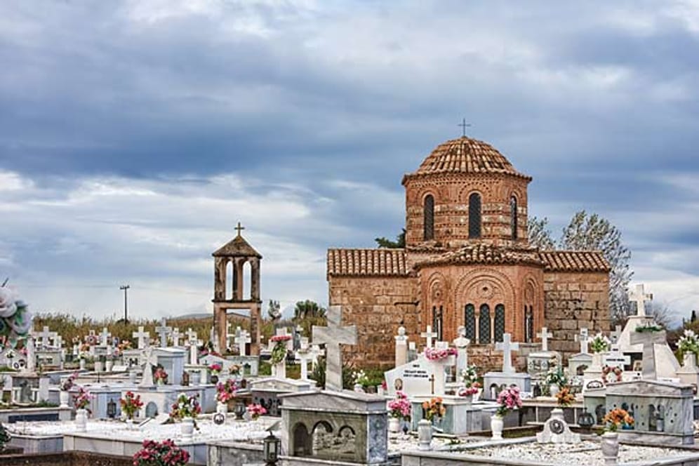 Friedhof in Griechenland: immer mehr Selbstmorde wegen der Schuldenkrise