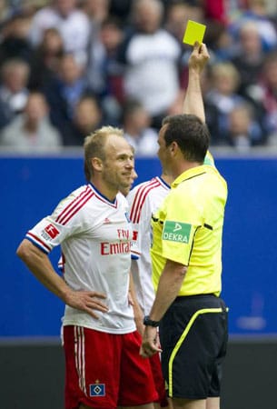 "Der hat die Karten verteilt wie beim Pokern" - HSV-Spieler David Jarolim über die Leistung des Schiedsrichters Peter Sippel im Spiel gegen den VfB Stuttgart